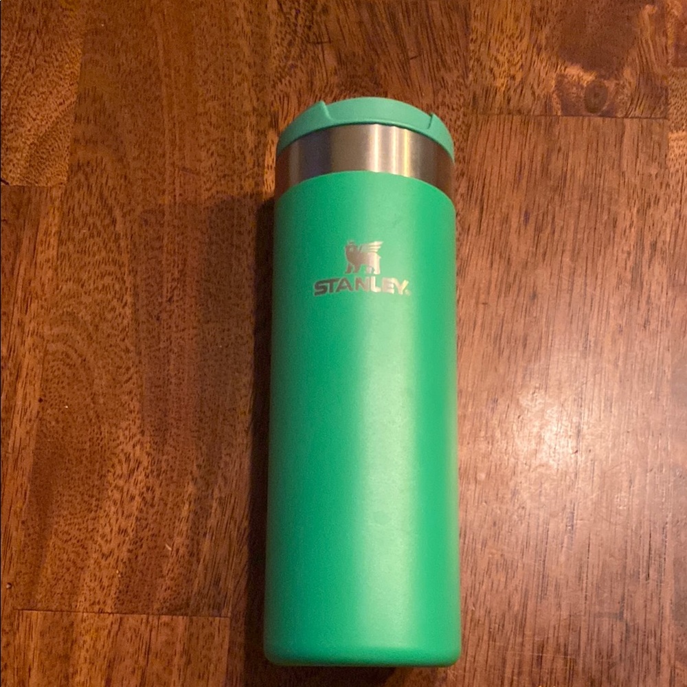 Stanley 16 oz Aero Light Transit Bottle in Green